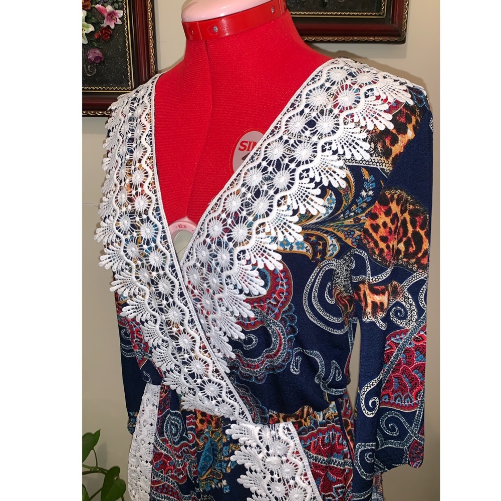 Stylish V-neck Romper - Picture 2 of 5